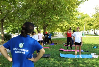 KADINLAR GÜNE ZİNDE BAŞLIYOR