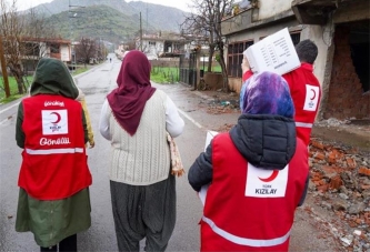 KIZILAY, DEPREMZEDELERİN YANINDA