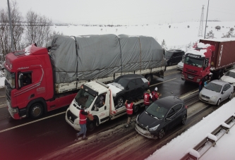 KIZILAY, KAR MAĞDURLARININ YANINDA