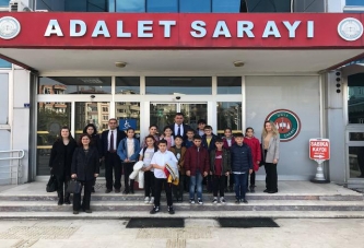 MERAKLARINI ADALET SARAYINDA GİDERDİLER