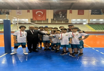 VOLEYBOL’DA ŞAMPİYON, ÜNYE FATİH ORTAOKULU