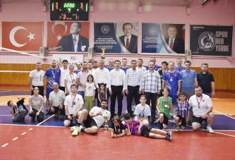 VOLEYBOLDA ŞAMPİYON EMNİYET