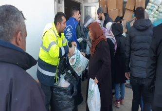 YARDIMLAR KAPI KAPI DAĞITILIYOR