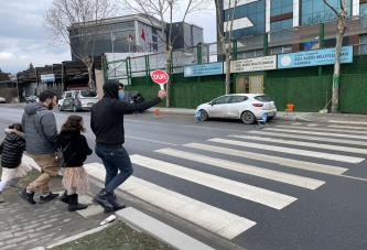 YAYALARI UMURSAMAYAN SÜRÜCÜLERE CEZA YAĞDI