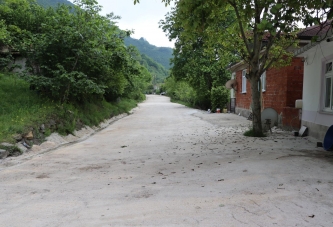 YENİKÖY’DE BETON YOL SEVİNCİ