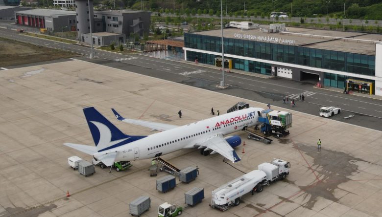 İÇ HATLAR UÇUŞTA ZİRVE YAPTI!