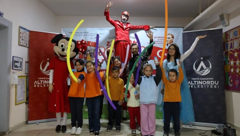 ALTINORDU BELEDİYESİ 23 NİSAN COŞKUSUNU KIRSALA TAŞIDI