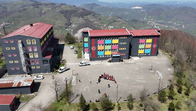 BAŞKAN GÜLER ÖĞRENCİLERİ SEVİNDİRDİ