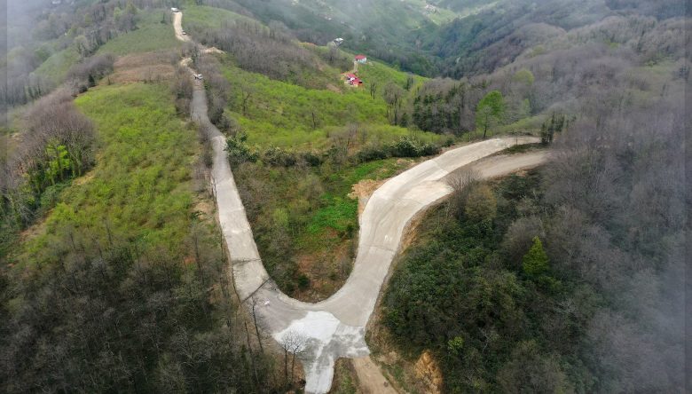 PERŞEMBE’DE BETON YOL SEVİNCİ