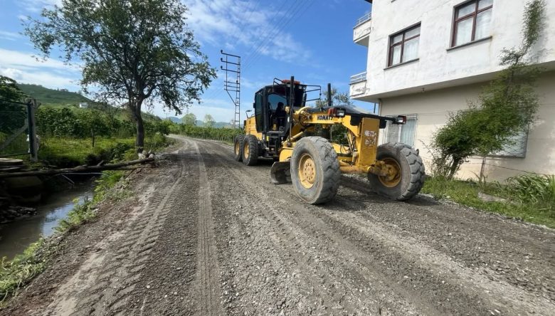MAHALLE YOLLARI YENİLENİYOR