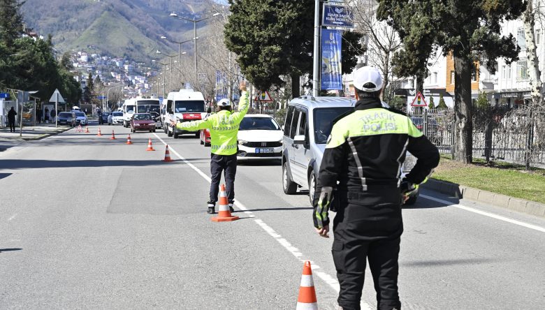 EMNİYETTEN SIKI TRAFİK DENETİMİ