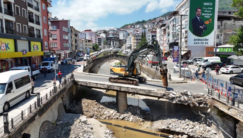 BÜLBÜL DERESİ KÖPRÜSÜ YENİLENİYOR   