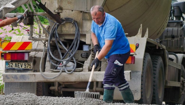 FATSA'DA YOLLAR BETONLA GÜÇLENİYOR