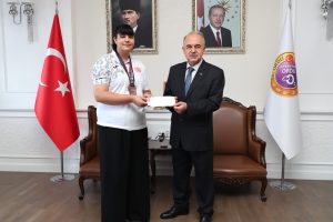    VALİ EROL, TÜRKİYE ŞAMPİYONU BULAT'I AĞIRLADI