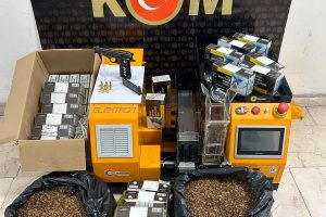 SİLAH PARÇALARI VE KAÇAK TÜTÜN ELE GEÇİRİLDİ