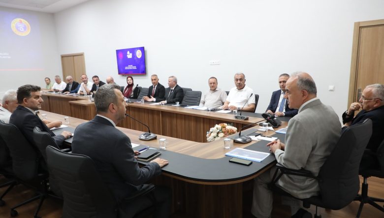 VALİ EROL, AĞAÇ VE MOBİLYA SEKTÖRÜNÜN TALEPLERİ DİNLENDİ