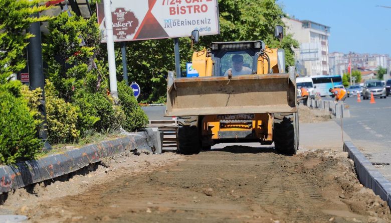 KALDIRIM ÇALIŞMALARI HIZ KESMEDEN SÜRÜYOR