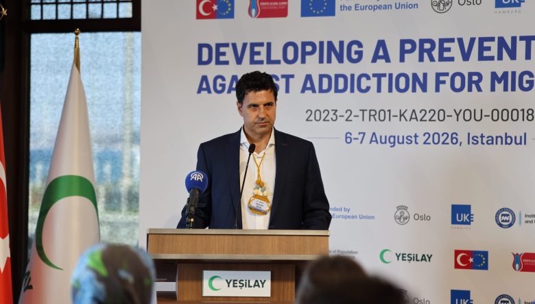 YEŞİLAY’DAN GÖÇMEN GENÇLERE DESTEK