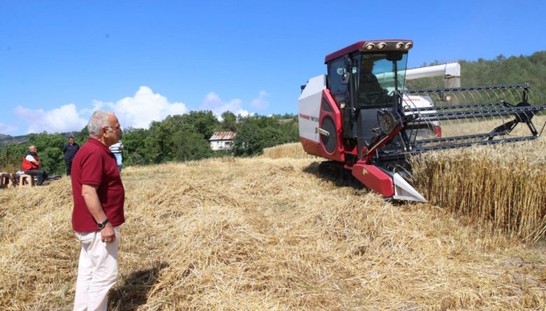 BÜYÜKŞEHİR’İN TARIM MAKİNELERİ PARKI BÜYÜYOR